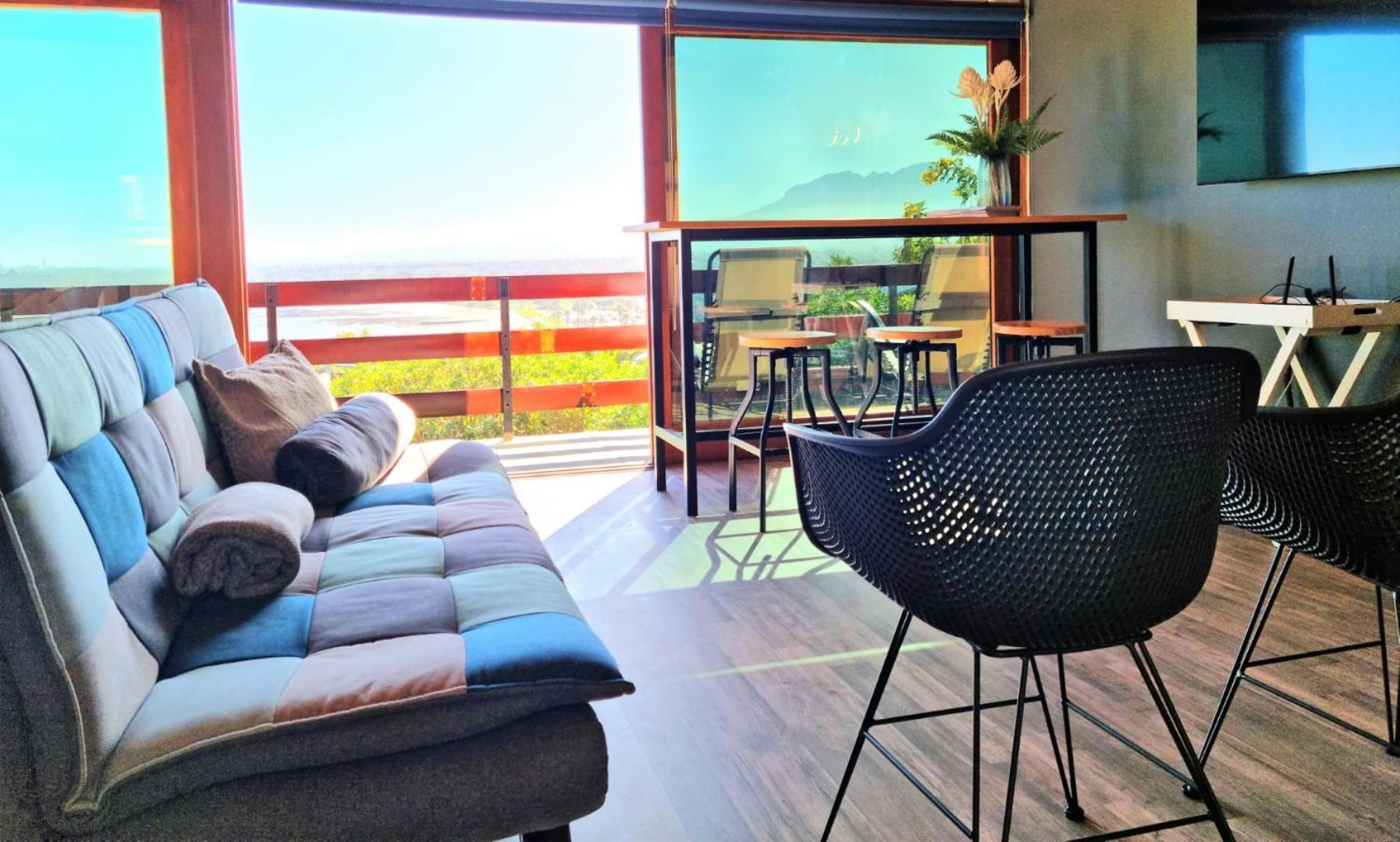 Apartment The Loft, 2 Bedroom, Sleeps 4, Central, Big Views! *