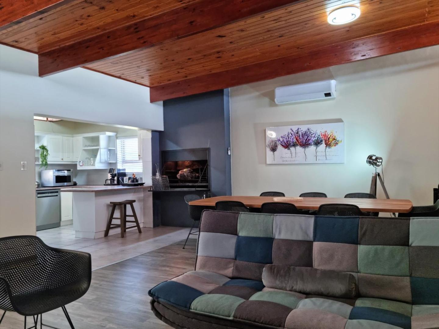 Apartment The Loft, 2 Bedroom, Sleeps 4, Central, Big Views! *