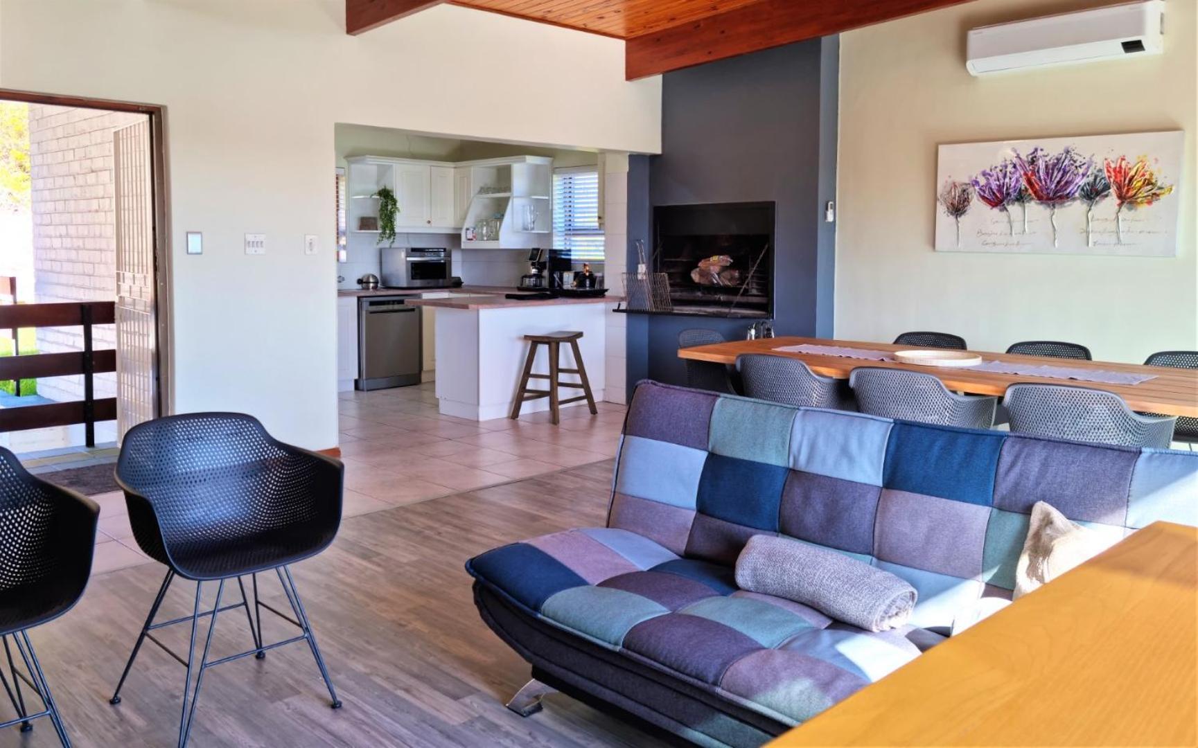 The Loft, 2 Bedroom, Sleeps 4, Central, Big Views!